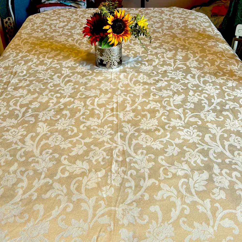 Better Homes & Garden Tablecloth 58X96